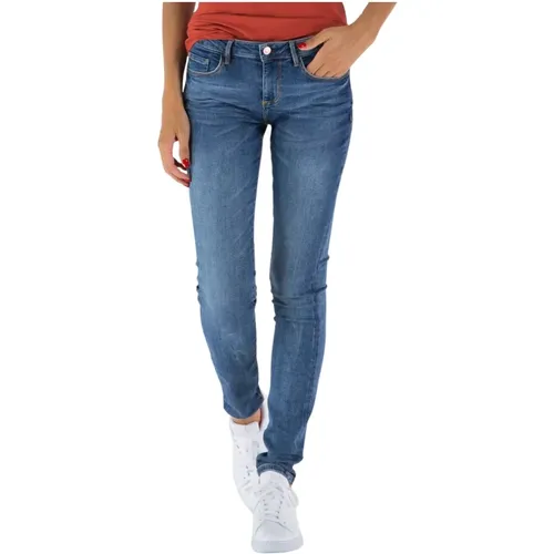 Annette Skinny Jeans in Medium Denim , female, Sizes: W31 L30, W32 L30, W27 L30, W26 L30, W29 L30, W30 L30 - Guess - Modalova