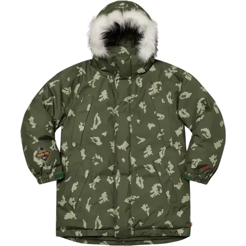 Limited Edition Waterproof Down Parka Olive Camo , male, Sizes: M - Supreme - Modalova