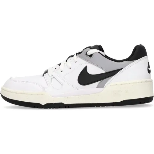 Classic Low Top Sneaker /Black , male, Sizes: 11 UK, 10 1/2 UK, 4 1/2 UK, 7 UK, 11 1/2 UK, 5 UK, 12 UK, 14 1/2 UK, 9 UK, 6 UK, 13 UK, 8 1/2 UK, 6 1/2 - Nike - Modalova