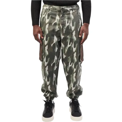 Grüne Cargohose Camouflage-Muster - Armani Exchange - Modalova