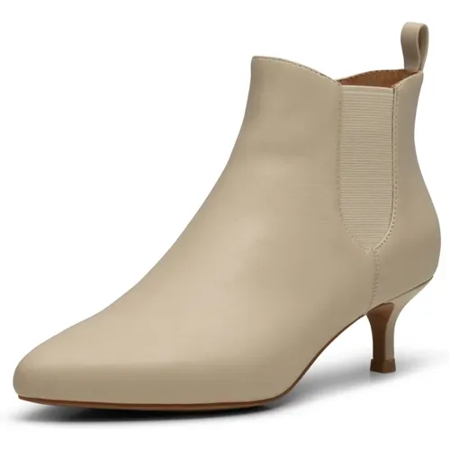 Saga Chelsea Leather Boot - Off White , female, Sizes: 4 UK, 5 UK - Shoe the Bear - Modalova