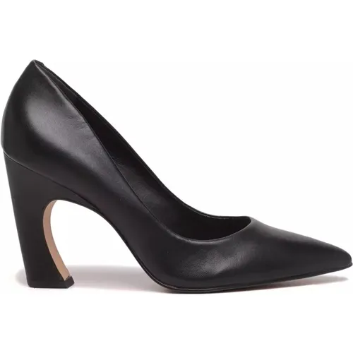 Schwarze Elegante Geschlossene Pumps, Elegante Geschlossene Pumps - CARRANO - Modalova