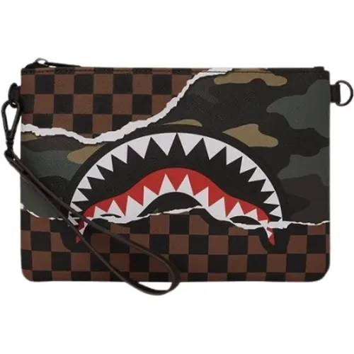Fantasy Clutch Tasche,Camo Clutch mit Shark Mouth Design - Sprayground - Modalova