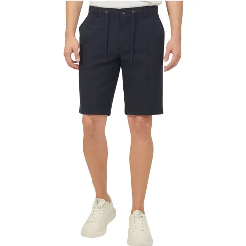 Dark Mens Shorts , male, Sizes: 2XL, M, 5XL, XL, 3XL, 7XL - Bugatti - Modalova