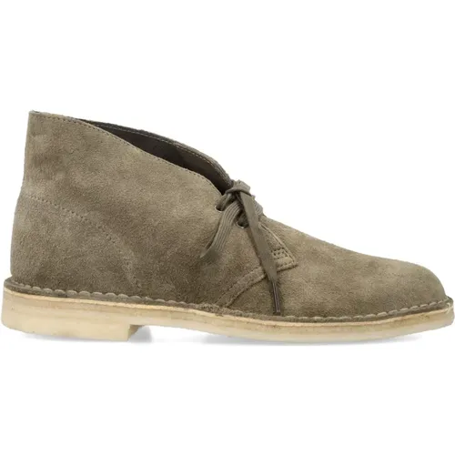 Closed Pale Khaki Suede Desert Boot , male, Sizes: 6 1/2 UK - Clarks - Modalova