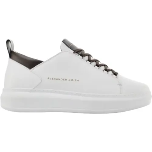 Stylish Wembley Sneakers for Men , male, Sizes: 8 UK, 11 UK - Alexander Smith - Modalova