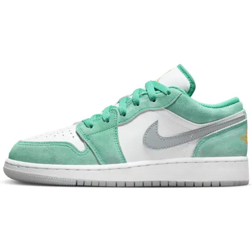 New Emerald Low SE Sneakers , female, Sizes: 3 1/2 UK, 6 UK, 3 UK, 5 UK, 4 1/2 UK, 7 UK, 2 1/2 UK, 5 1/2 UK - Jordan - Modalova