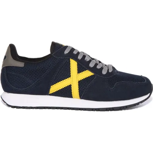 Retro Sneakers Navy Yellow Men , male, Sizes: 10 UK - Munich - Modalova