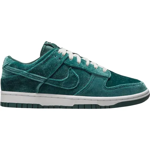 Grüner Velvet Dunk Low Limited Edition , Herren, Größe: 35 1/2 EU - Nike - Modalova