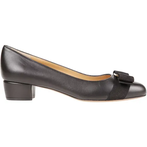 Klassische Schwarze Pumps , Damen, Größe: 36 1/2 EU - Salvatore Ferragamo - Modalova