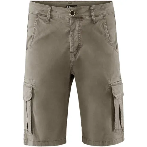 Camouflage Cargo Bermuda Shorts , male, Sizes: W29, W32, W38, W31, W34, W28, W40, W30 - BomBoogie - Modalova