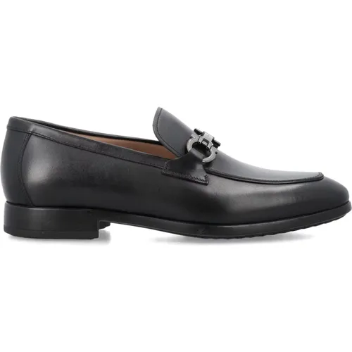 Schwarze Geschlossene Schuhe Aw23, Zeitloser Stil Penny Loafers , Herren, Größe: 42 1/2 EU - Salvatore Ferragamo - Modalova