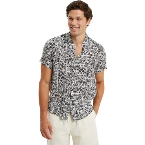 Mediterranean Inspired Linen Shirt , male, Sizes: M, L, 2XL, XL - Peninsula - Modalova
