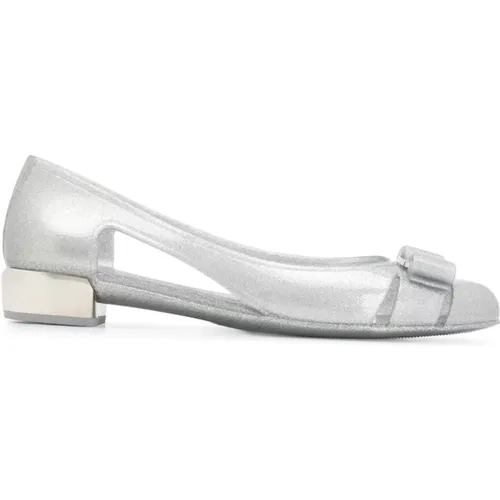 Graue Glitzer-Flache Pumps mit Schleifendetail , Damen, Größe: 35 EU - Salvatore Ferragamo - Modalova