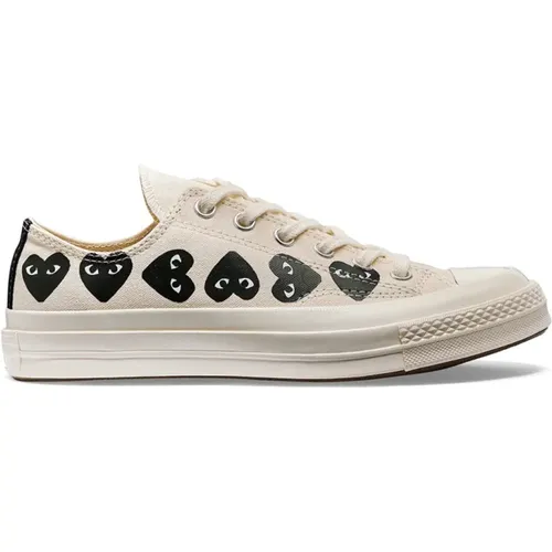 Weiße Chuck Taylor Low Sneakers mit Multi Heart Design - Comme des Garçons Play - Modalova