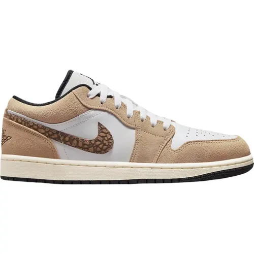 Elephant Low SE Limited Edition , male, Sizes: 8 UK, 8 1/2 UK, 11 UK, 10 1/2 UK, 13 1/2 UK, 11 1/2 UK, 6 1/2 UK, 14 1/2 UK, 6 UK, 10 UK, 13 UK, 15 1/2 - Nike - Modalova