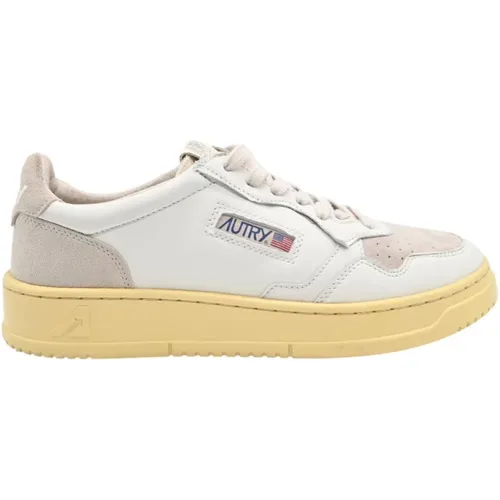 Low Mansuede Leather Sneakers Sand , male, Sizes: 9 UK - Autry - Modalova