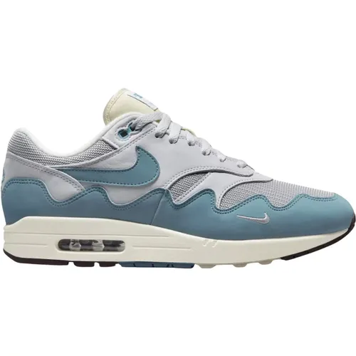 Limited Edition Waves Noise Aqua Sneakers , male, Sizes: 9 UK, 4 UK, 11 1/2 UK, 11 UK, 13 1/2 UK, 10 UK, 3 1/2 UK, 12 UK, 6 1/2 UK, 2 UK, 7 UK, 10 1/2 - Nike - Modalova