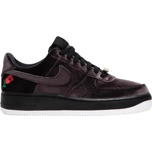 Rose Velvet Limited Edition Sneakers , male, Sizes: 4 1/2 UK, 3 1/2 UK, 12 UK, 8 UK, 2 1/2 UK, 13 1/2 UK, 2 UK, 11 UK, 10 UK, 10 1/2 UK, 8 1/2 UK, 9 U - Nike - Modalova