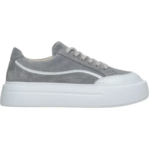 Damen Graue Low-Top Sneakers aus echtem italienischem Velours Er00115643 - Estro - Modalova