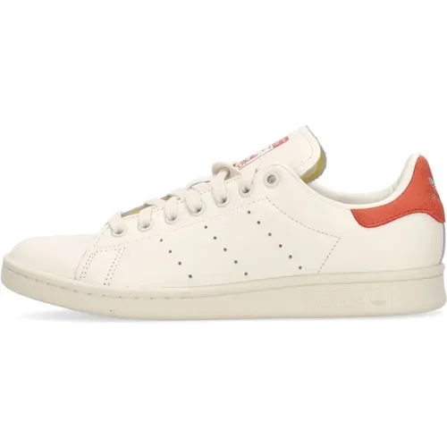 Core White Low Sneaker Red , male, Sizes: 10 UK, 10 2/3 UK - Adidas - Modalova