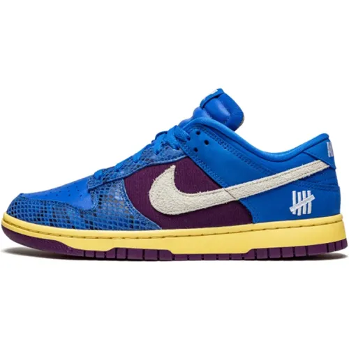 Dunk Low 5 On It Running Shoes , male, Sizes: 8 UK, 3 1/2 UK, 9 UK, 6 1/2 UK, 13 1/2 UK, 12 UK, 6 UK, 10 UK, 14 1/2 UK, 7 UK, 4 UK, 13 UK, 15 1/2 UK, - Nike - Modalova