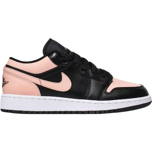 Crimson Tint Limited Edition Sneakers , male, Sizes: 5 UK, 4 1/2 UK, 2 UK, 3 1/2 UK, 6 UK, 4 UK, 2 1/2 UK - Nike - Modalova