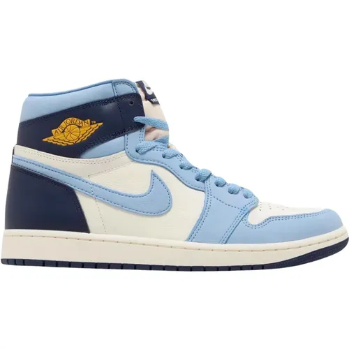 Limited Edition Air Jordan 1 High OG , male, Sizes: 4 1/2 UK, 3 1/2 UK, 10 UK, 7 UK, 10 1/2 UK, 4 UK, 8 1/2 UK, 5 UK, 2 UK, 8 UK, 9 UK, 2 1/2 UK, 6 1/ - Nike - Modalova