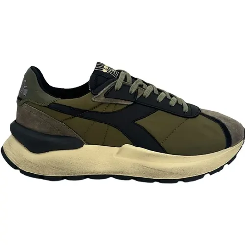 Grüner Elite-Sneaker - Wasserabweisende Oberfläche , Herren, Größe: 41 EU - Diadora - Modalova