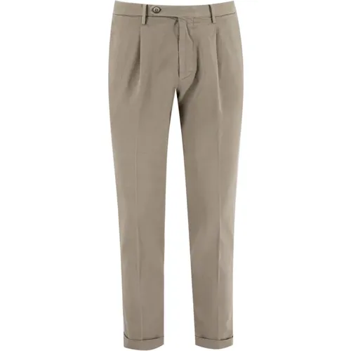 Elegant Wide Fit Pleated Trousers - Michael Coal - Modalova