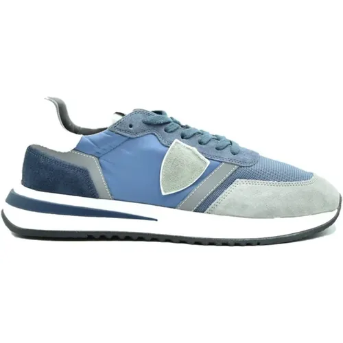 Stylish Sneakers for Everyday Wear , male, Sizes: 8 UK, 7 UK, 9 UK - Philippe Model - Modalova