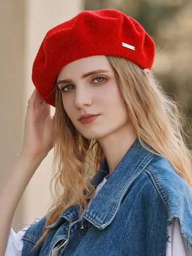 Casual Metal Decor Beret - Just Fashion Now - Modalova