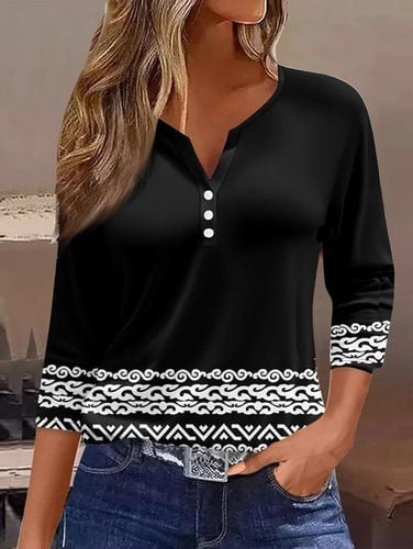 Abstract Graphic Casual Notched Buttoned T-Shirt - Just Fashion Now - Modalova