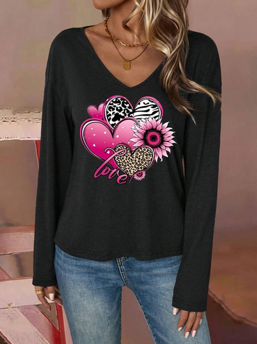 Heart Print Long Sleeve V-Neck T-shirt - Just Fashion Now - Modalova