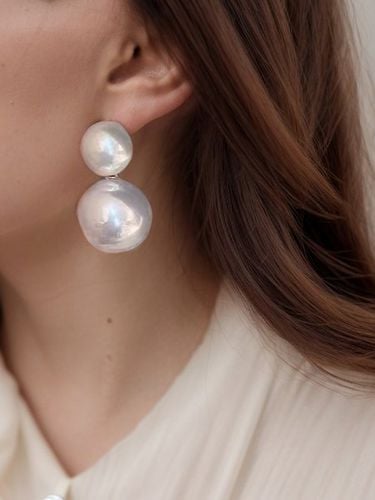 Elegant Faux Pearl Stud - Just Fashion Now - Modalova