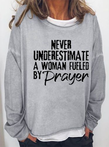 Never Underestimate A Woman Fueled By Prayer Women's Sweatshirt - Modetalente - Modalova