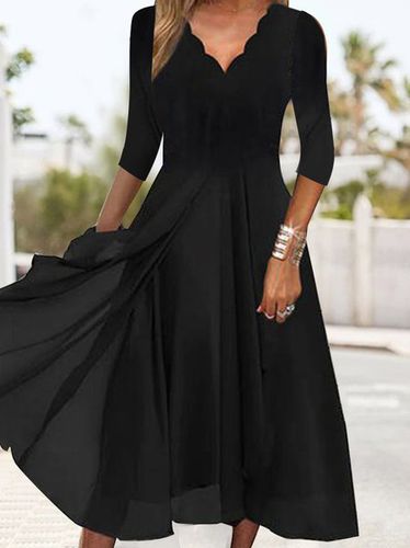 Elegant Black V-Neck Slim Fit Knit Dress - Just Fashion Now - Modalova