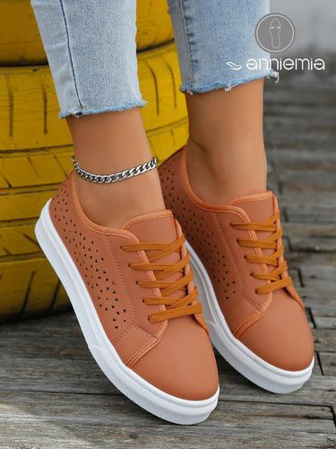 Casual Hollow out Lace-Up Skate Shoes - Just Fashion Now UK - Modalova