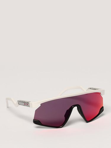 Sunglasses OAKLEY Men color White - Oakley - Modalova