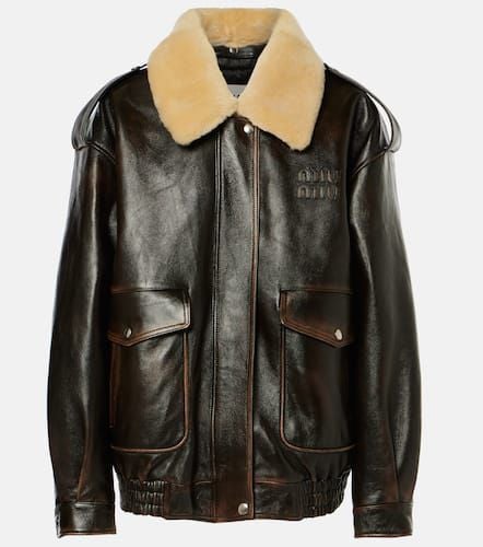 Logo faux shearling-trimmed leather jacket - Miu Miu - Modalova