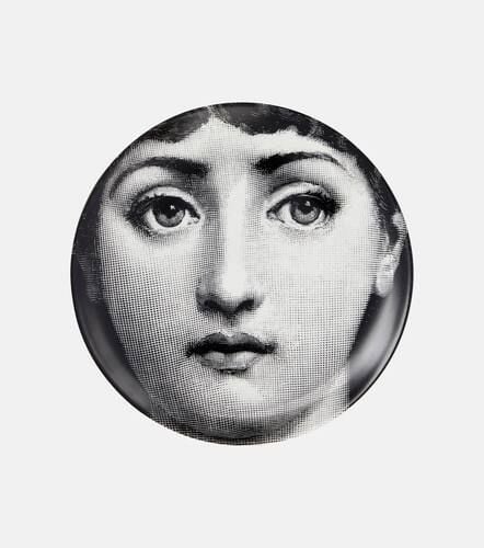 Plato decorativo Tema e Variazioni n.1 - Fornasetti - Modalova