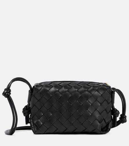 Loop Mini Intrecciato leather camera bag - Bottega Veneta - Modalova