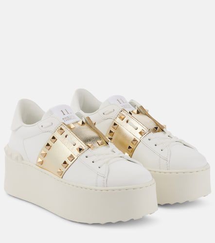 Plateau-Sneakers Rockstud Untitled mit Metallic-Leder - Valentino Garavani - Modalova