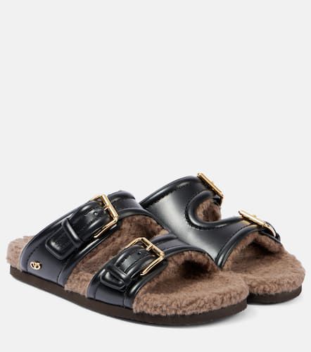 Faux fur-trimmed leather sandals - Valentino Garavani - Modalova