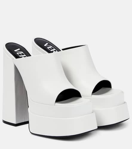 Versace Mules in pelle con plateau - Versace - Modalova