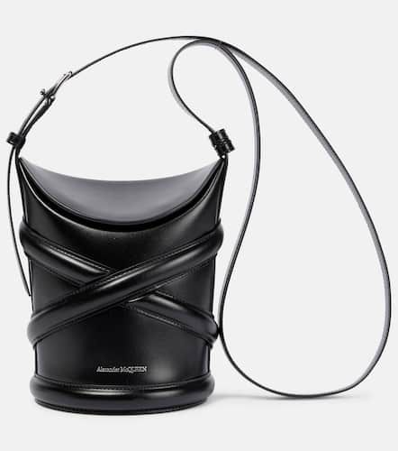 Curve Small leather bucket bag - Alexander McQueen - Modalova