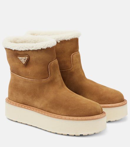 Shearling-lined suede ankle boots - Prada - Modalova