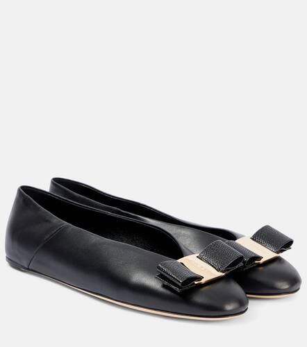 Ballerinas Vanna aus Leder - Ferragamo - Modalova