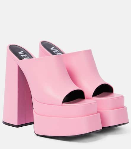 Leather peep-toe platform sandals - Versace - Modalova