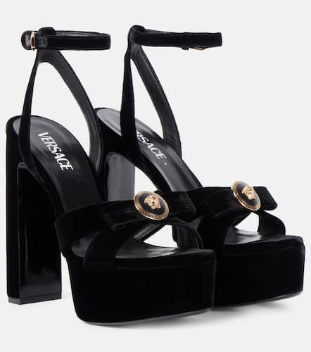 Medusa velvet platform sandals - Versace - Modalova